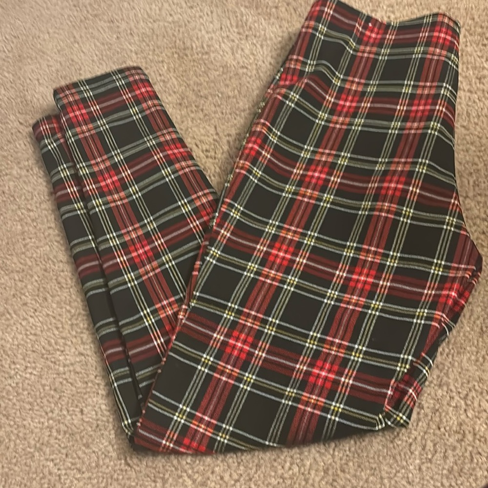Plaid cigarette pants. Zipper front. 
Zara. Size medium